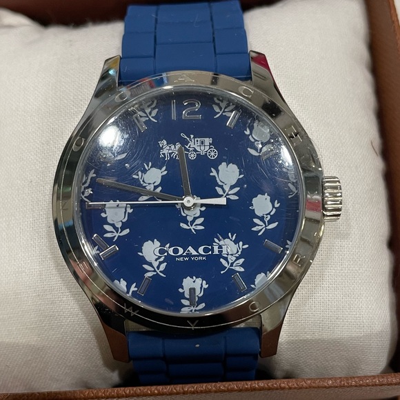 Coach Watch - Picture 3 of 4